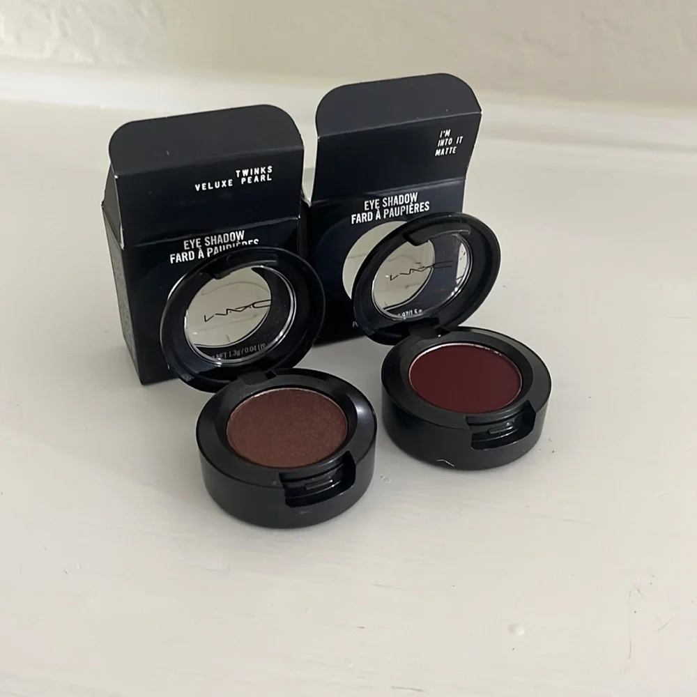 TWINKS MAC SINGLE EYESHADOW